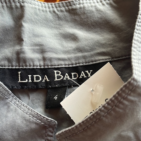 LIDA BADAY sz4 gray soft fitted sleeveless button down peplum top - Picture 2 of 5